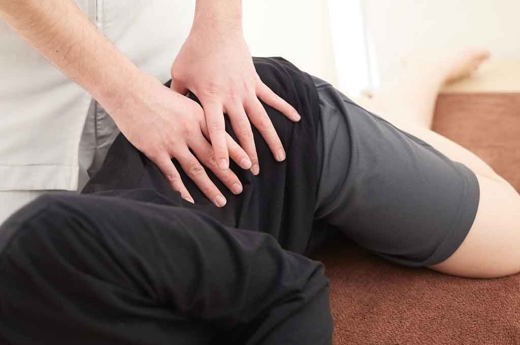 Woman getting hip pain help through massage